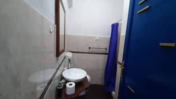Rumah | Kamar mandi | Shower dan handuk