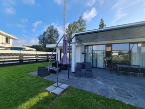 House | Exterior - Holiday Home in Zeewolde With Kayaks (Zeewolde)