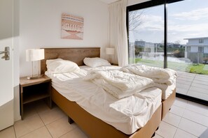 House | 4 bedrooms, individually furnished, bed sheets - Holiday Home in Zeewolde With Kayaks (Zeewolde)