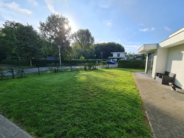 House | Garden - Holiday Home in Zeewolde With Kayaks (Zeewolde)