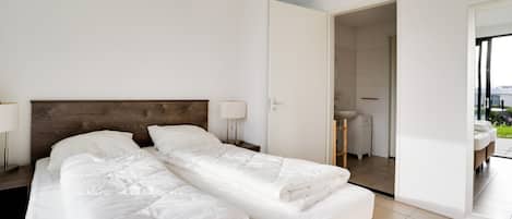 House | 4 bedrooms, individually furnished, bed sheets