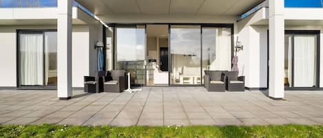 House | Reception