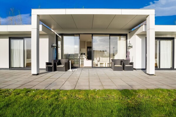 House | Reception