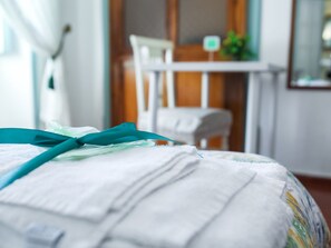2 bedrooms, bed sheets