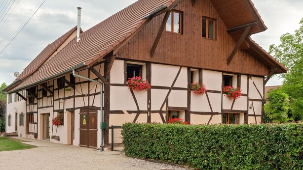 Exterior - Comfortable Holiday Home in Petit-croix Near Novillard (Petit-Croix)