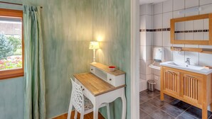 Shower, towels - Comfortable Holiday Home in Petit-croix Near Novillard (Petit-Croix)