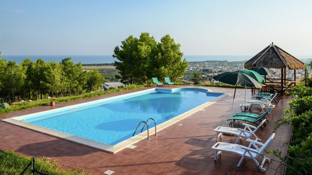 House | Pool - Unique Holiday Home in Cropani Marina With Swimming Pool (Cropani)