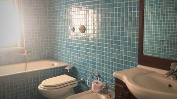 Villa | Badezimmer | Duschwanne
