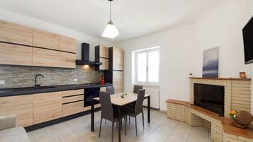 Fridge, oven, stovetop