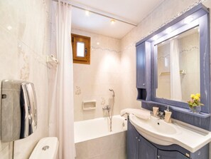Villa | Bathroom