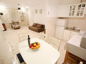 Dining - Lovely Villa in Sukošan With Private Swimming Pool (Sukosan)