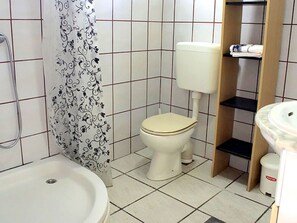 House | Bathroom | Shower, towels