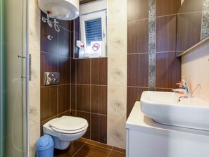 Shower, towels - Elegant Apartment in Novalja near Sea (Novalja)