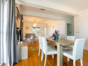 Dining - Elegant Apartment in Novalja near Sea (Novalja)