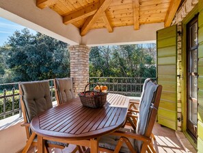 Villa | Balcony - Tranquil Villa in Rovinj With Private Swimming Pool (Rovinj)