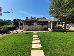 Exterior - Tranquil Villa in Rovinj With Private Swimming Pool (Rovinj)