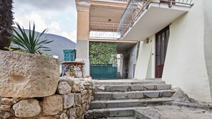 Exterior - Hill View Apartment in Mošćenička Draga near Sea Beach (Moscenicka Draga)
