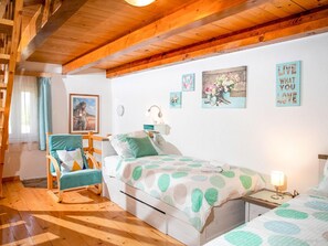 House | 4 bedrooms, individually furnished, iron/ironing board - Adorable Holiday Home With Pool and Terrace (Bale)