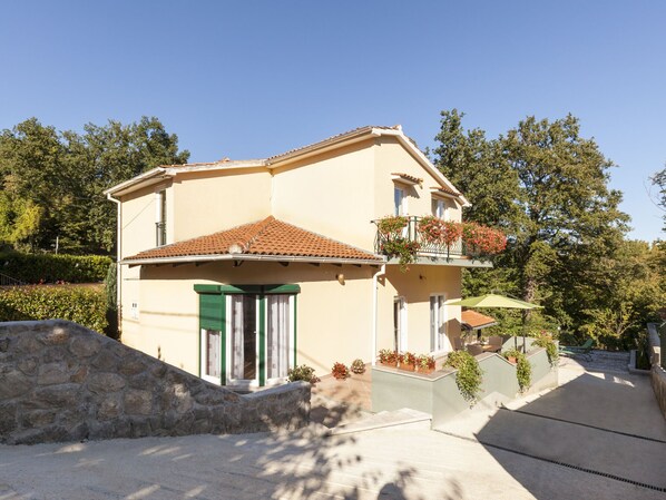 Exterior - Scenic Holiday Home in Veprinac With Private Swimming Pool (Opatija)