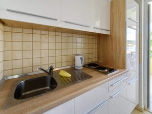 Apartment | Private kitchen - Apartment in Sukosan Near Sea Beach (Sukosan)