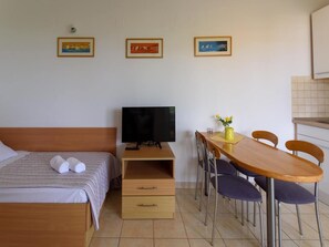 Apartment | Dining - Apartment in Sukosan Near Sea Beach (Sukosan)