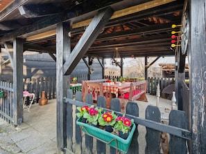 House | Balcony - Traditional Holiday Home in Zagreb With Garden (Zagreb)