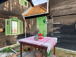 Reception - Traditional Holiday Home in Zagreb With Garden (Zagreb)