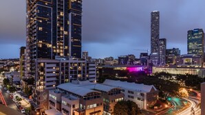 Exterior - Modern and Elegant 2 Bed with Carpark (South Brisbane)