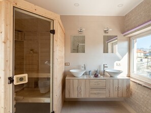 Apartment | Badezimmer | Badewanne, Handtücher