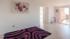Unclassified image, 3 of 36, button - Plush Apartment in Rijeka with Hot Tub near Sea (Rijeka)