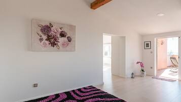 Apartment | 2 bedrooms, individually furnished, bed sheets