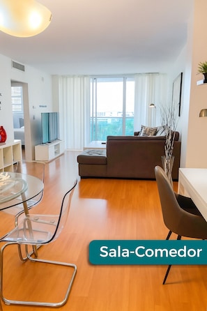 Interior - Cozy Ocean View Apartment by Miami Te Espera (Hallandale, Miami)