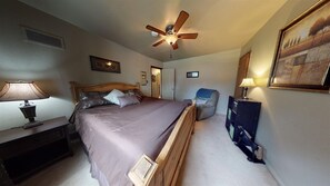 Room - 1952_woodburn_1 (Colorado Springs)