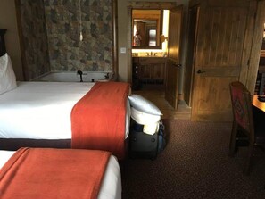 3 bedrooms, in-room safe, iron/ironing board, WiFi