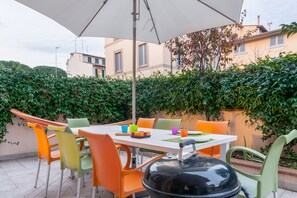 Outdoor dining - Colorful Boccaccio Apartment (Florence)