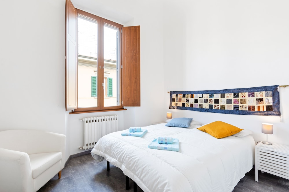 Piazza Alberti Apartment with Terrace