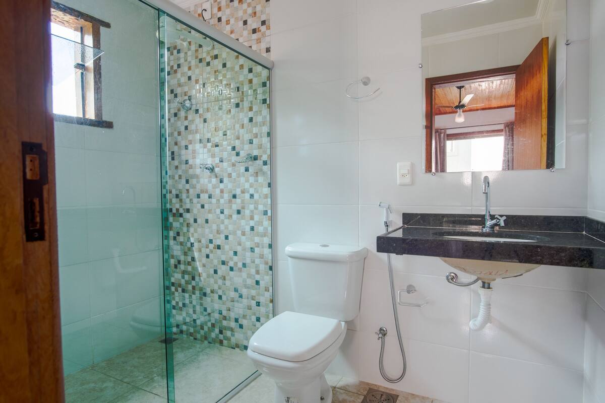 Dreibettzimmer, Mehrere Betten | Badezimmer