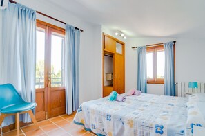 3 chambres, fer et planche à repasser, lit parapluie, Wi-Fi gratuit