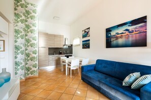 Apartment, 2 Schlafzimmer | Wohnbereich | Smart-TV