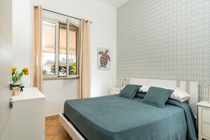 Apartment, 2 Schlafzimmer | 2 Schlafzimmer, Zimmersafe, Bügeleisen/Bügelbrett, kostenlose Babybetten