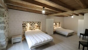 4 soverom, strykejern/-brett, reiseseng for barn og wi-fi (inkludert)