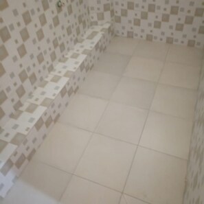 Single Room | Bathroom | Shower, rainfall showerhead, towels - Guest House Jamaica (Bahati)