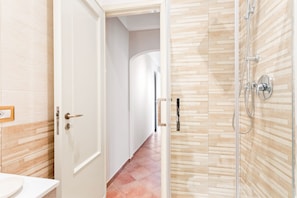 Apartment, 1 Schlafzimmer | Dusche im Bad