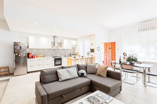 Huoneisto, 1 makuuhuone | Oleskelualue | Taulutelevisio