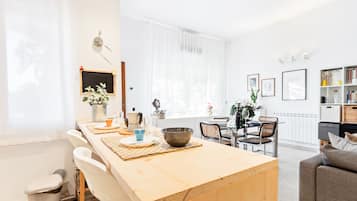 Apartamento, 1 quarto | Opções para refeição no quarto