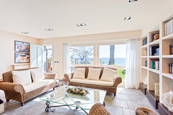 Apartment, 3 Bedrooms | Living area
