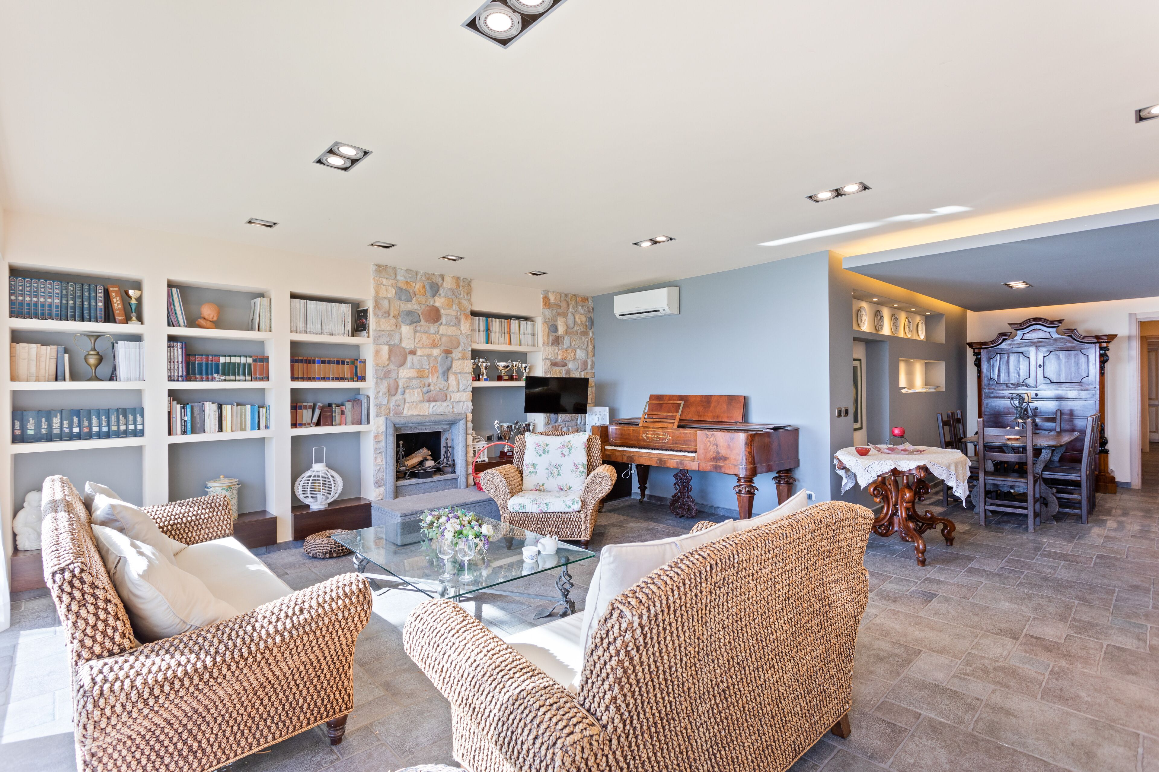 아파트, 침실 3개 | 거실 공간 | 평면 TV