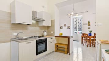 Apartemen, 2 kamar tidur | Dapur pribadi | Lemari es besar, oven, kompor, dan ketel listrik