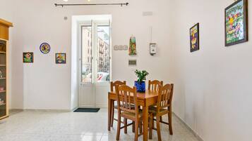 Apartment, 2 Bedrooms | In-room dining
