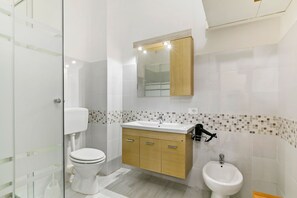 Apartment, 2 Bedrooms | Bathroom